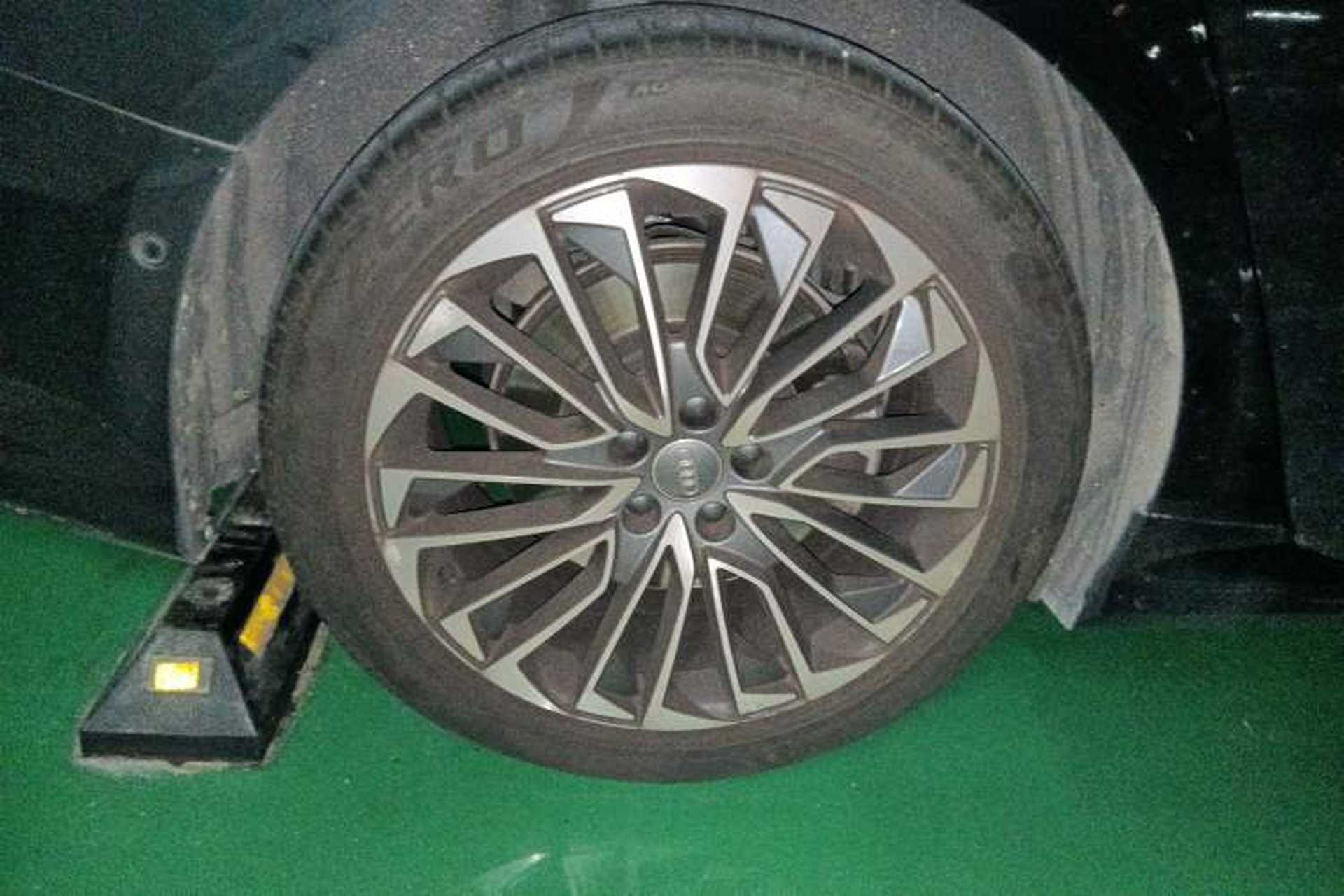 Used Audi A6L New Energy 2020 55 TFSI e quattro Right Front Wheel Hub