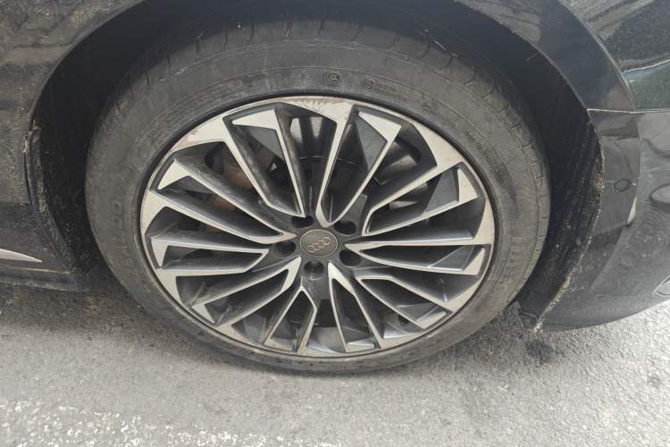 Used Audi A6L New Energy 2020 55 TFSI e quattro Right Front Wheel Hub