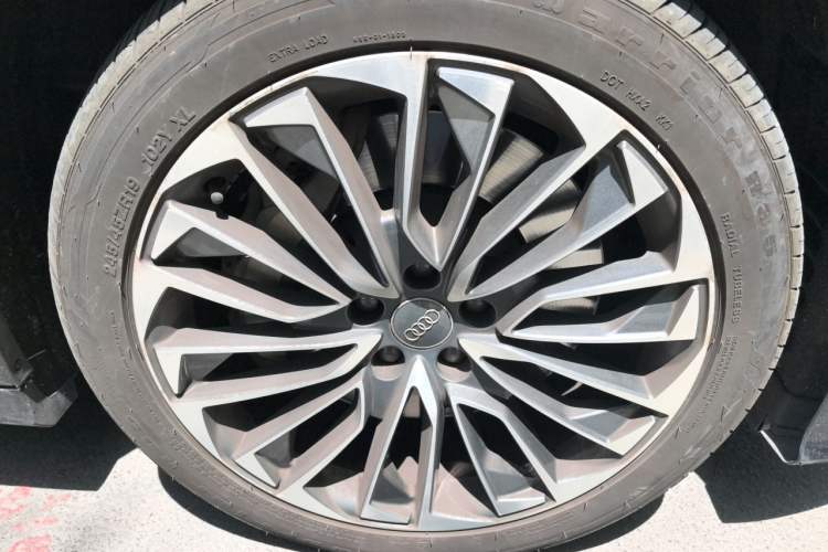 Used Audi A6L New Energy 2020 55 TFSI e quattro Right Front Wheel Hub