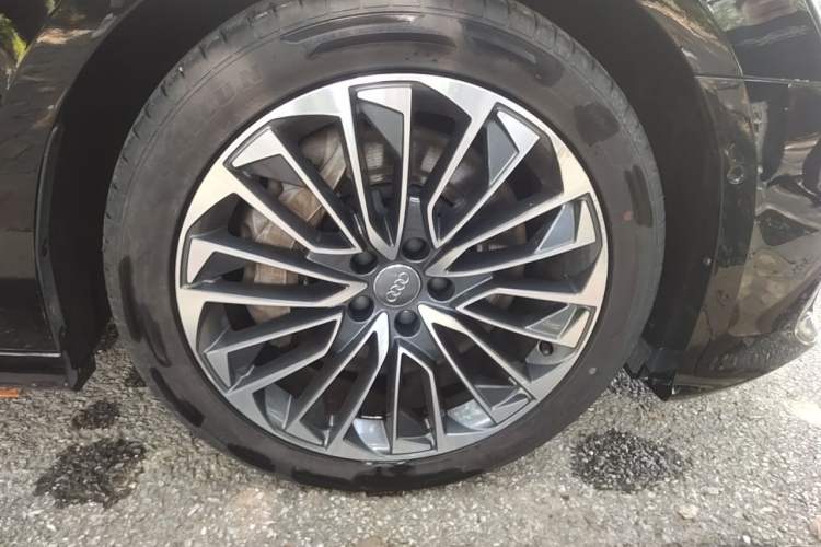 Used Audi A6L New Energy 2020 55 TFSI e quattro Right Front Wheel Hub