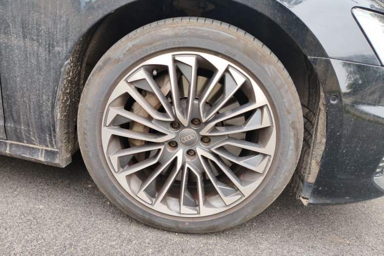 Used Audi A6L New Energy 2020 55 TFSI e quattro Right Front Wheel Hub