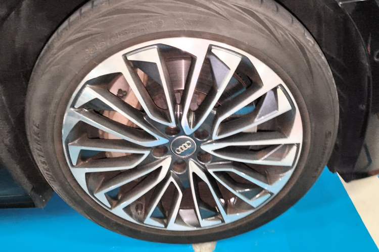 Used Audi A6L New Energy 2020 55 TFSI e quattro Right Front Wheel Hub