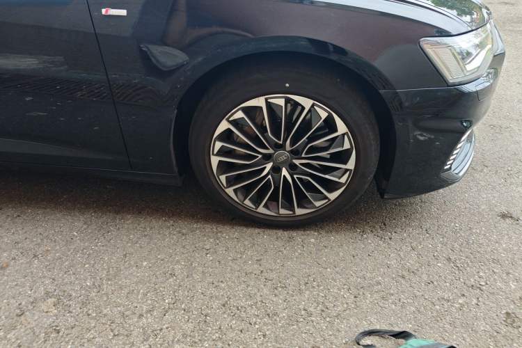 Used Audi A6L New Energy 2020 55 TFSI e quattro Right Front Wheel Hub