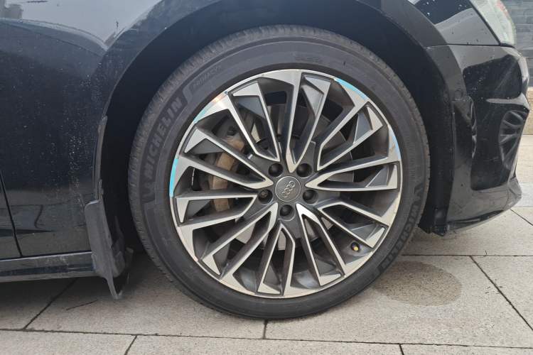 Used Audi A6L New Energy 2020 55 TFSI e quattro Right Front Wheel Hub
