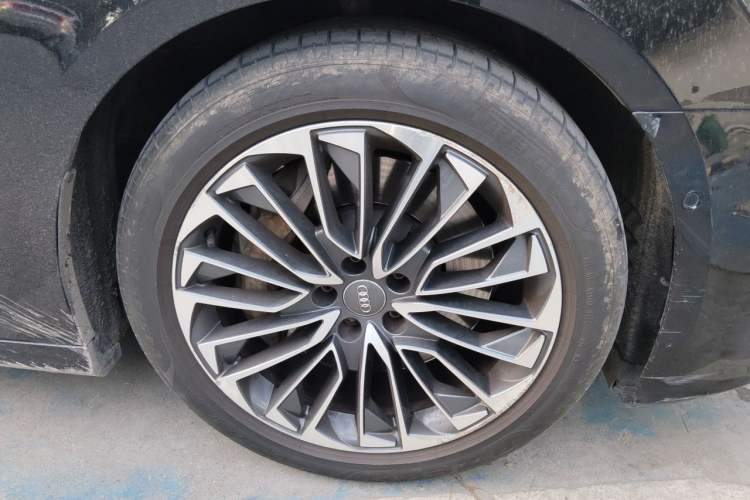 Used Audi A6L New Energy 2020 55 TFSI e quattro Right Front Wheel Hub
