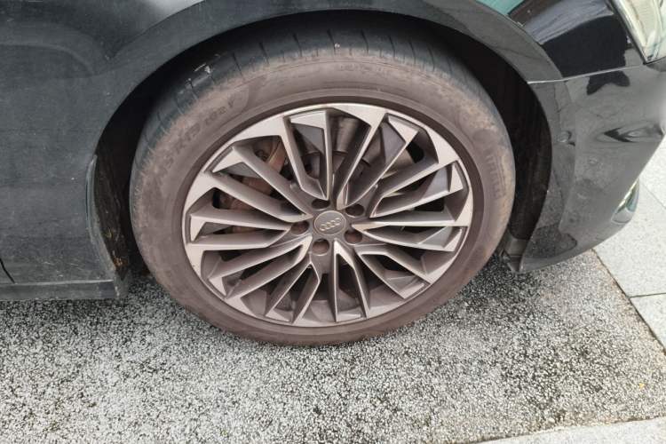 Used Audi A6L New Energy 2020 55 TFSI e quattro Right Front Wheel Hub