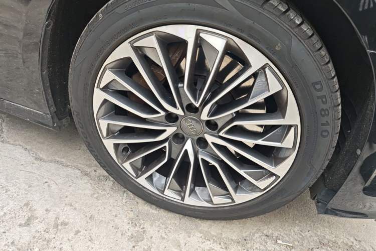Used Audi A6L New Energy 2020 55 TFSI e quattro Right Front Wheel Hub