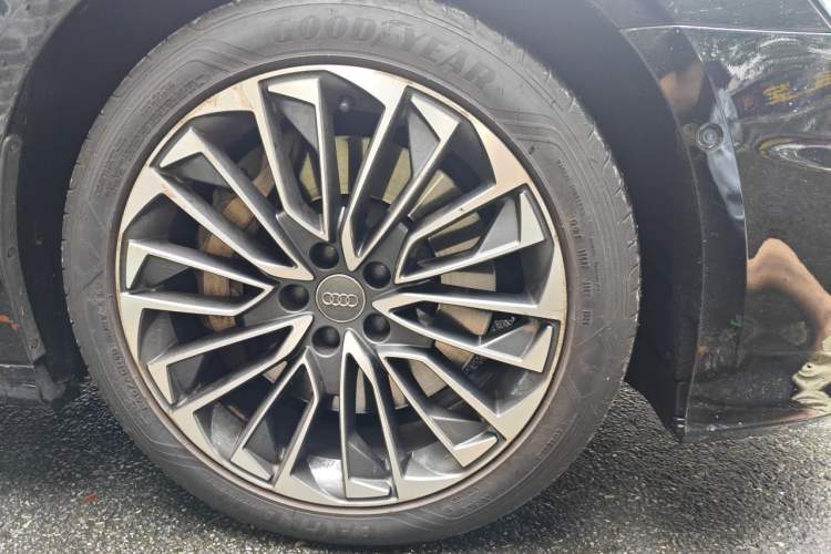 Used Audi A6L New Energy 2020 55 TFSI e quattro Right Front Wheel Hub