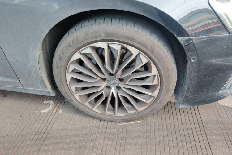 Used Audi A6L New Energy 2020 55 TFSI e quattro Right Front Wheel Hub