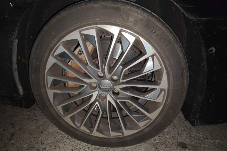 Used Audi A6L New Energy 2020 55 TFSI e quattro Right Front Wheel Hub