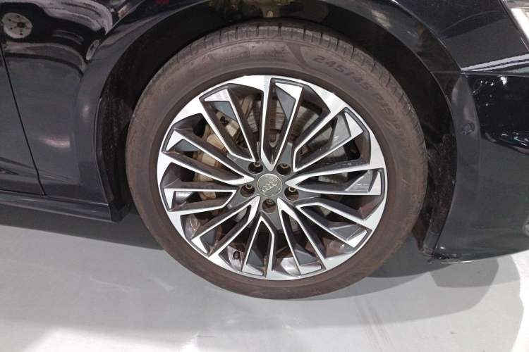 Used Audi A6L New Energy 2020 55 TFSI e quattro Right Front Wheel Hub