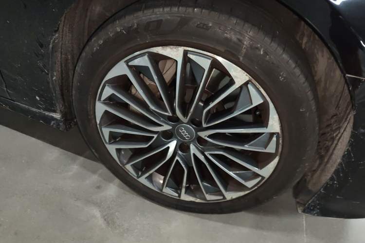 Used Audi A6L New Energy 2020 55 TFSI e quattro Right Front Wheel Hub