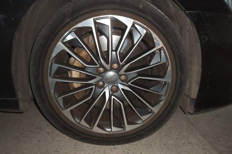 Used Audi A6L New Energy 2020 55 TFSI e quattro Right Front Wheel Hub