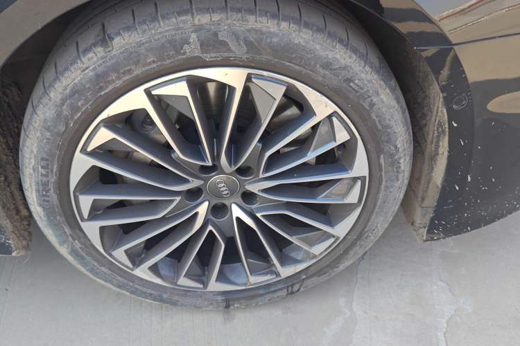 Used Audi A6L New Energy 2020 55 TFSI e quattro Right Front Wheel Hub