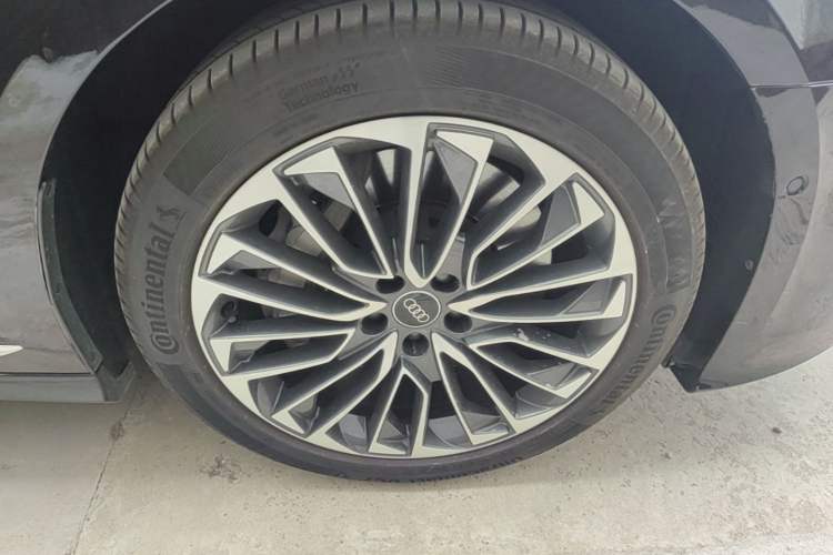 Used Audi A6L New Energy 2020 55 TFSI e quattro Right Front Wheel Hub