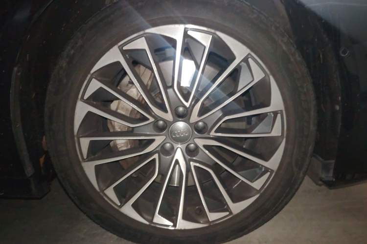 Used Audi A6L New Energy 2020 55 TFSI e quattro Right Front Wheel Hub