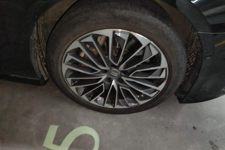 Used Audi A6L New Energy 2020 55 TFSI e quattro Right Front Wheel Hub