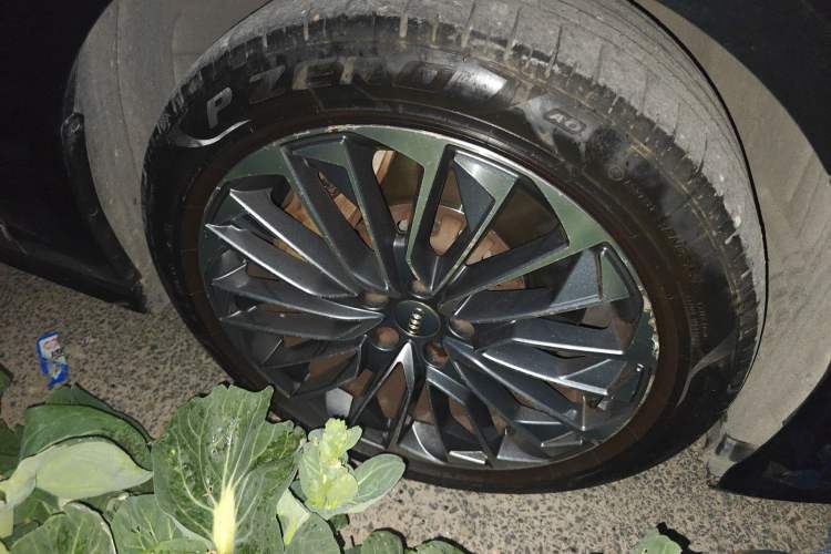 Used Audi A6L New Energy 2020 55 TFSI e quattro Right Front Wheel Hub