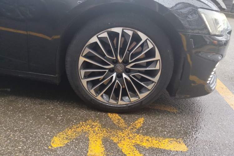 Used Audi A6L New Energy 2020 55 TFSI e quattro Right Front Wheel Hub