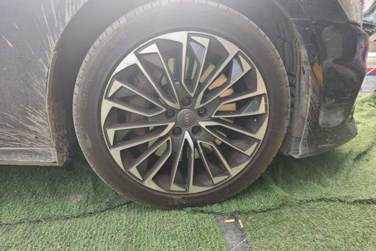 Used Audi A6L New Energy 2020 55 TFSI e quattro Right Front Wheel Hub