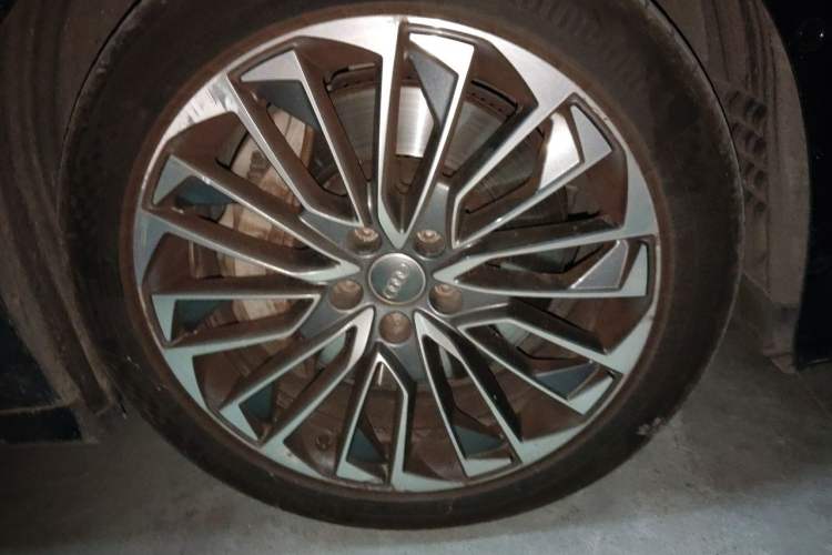 Used Audi A6L New Energy 2020 55 TFSI e quattro Right Front Wheel Hub