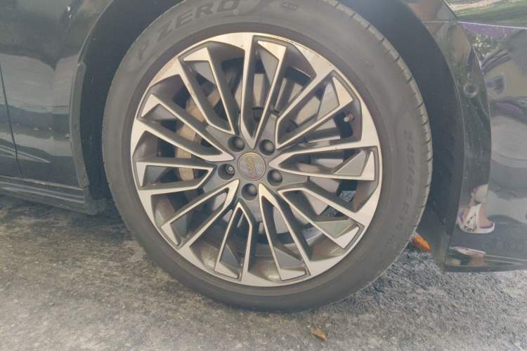 Used Audi A6L New Energy 2020 55 TFSI e quattro Right Front Wheel Hub