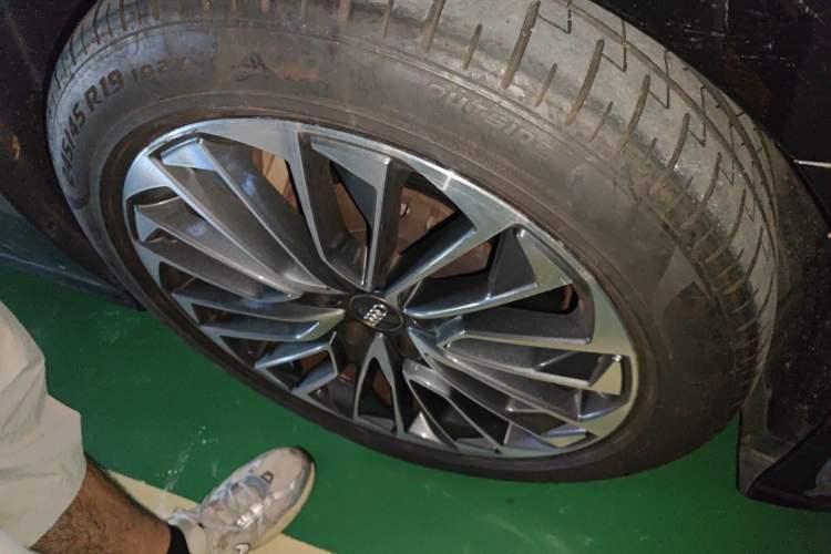 Used Audi A6L New Energy 2020 55 TFSI e quattro Right Front Wheel Hub