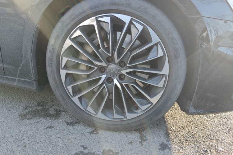 Used Audi A6L New Energy 2020 55 TFSI e quattro Right Front Wheel Hub