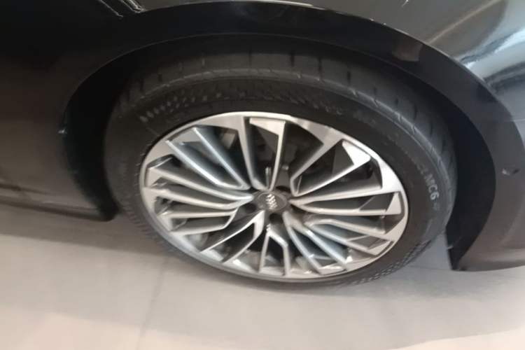Used Audi A6L New Energy 2020 55 TFSI e quattro Right Front Wheel Hub