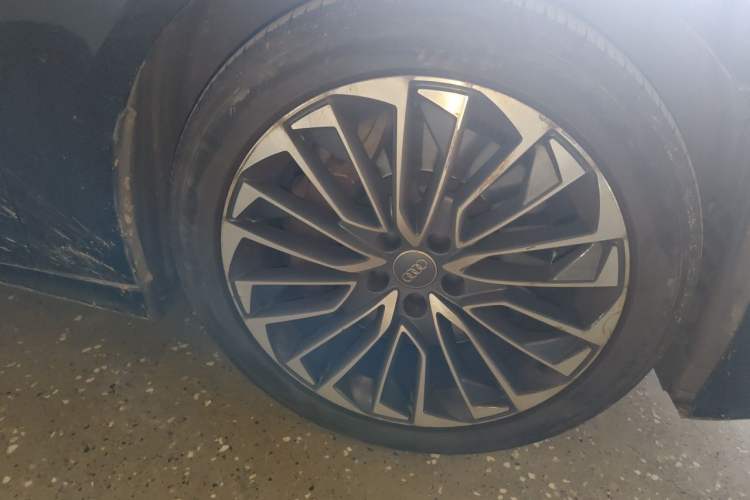 Used Audi A6L New Energy 2020 55 TFSI e quattro Right Front Wheel Hub