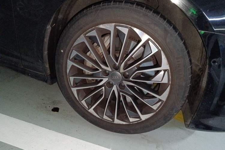 Used Audi A6L New Energy 2020 55 TFSI e quattro Right Front Wheel Hub