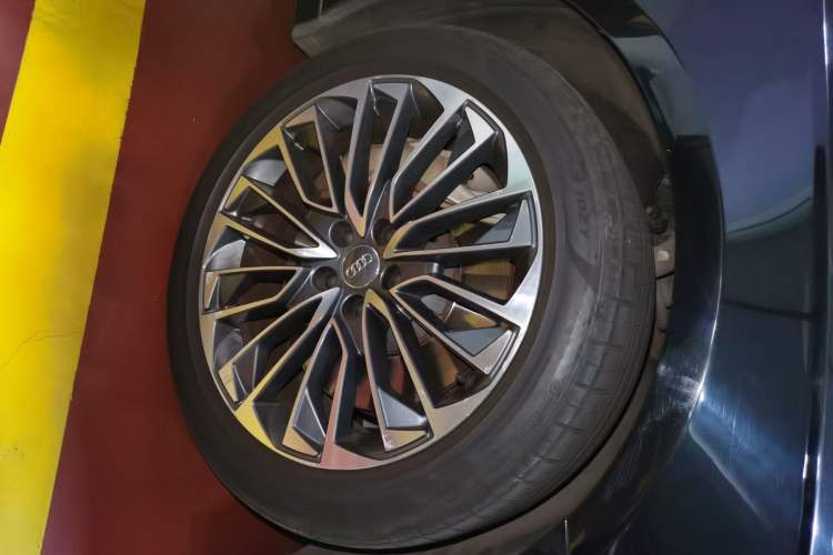 Used Audi A6L New Energy 2020 55 TFSI e quattro Right Front Wheel Hub