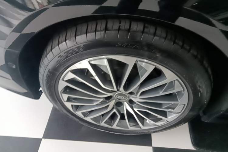 Used Audi A6L New Energy 2020 55 TFSI e quattro Right Rear Wheel Hub
