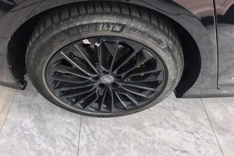 Used Audi A6L New Energy 2020 55 TFSI e quattro Right Rear Wheel Hub
