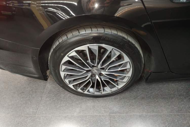 Used Audi A6L New Energy 2020 55 TFSI e quattro Right Rear Wheel Hub