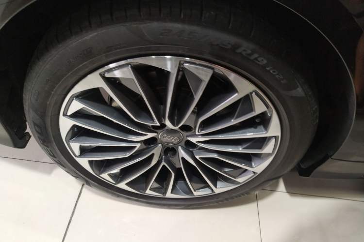 Used Audi A6L New Energy 2020 55 TFSI e quattro Right Rear Wheel Hub