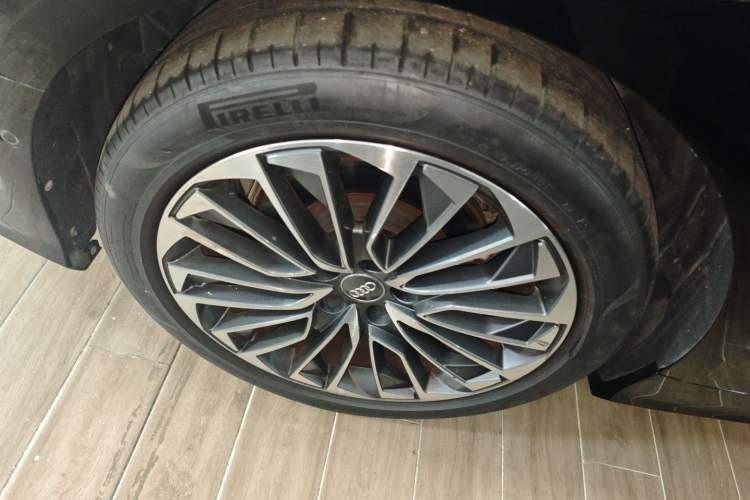 Used Audi A6L New Energy 2020 55 TFSI e quattro Right Rear Wheel Hub