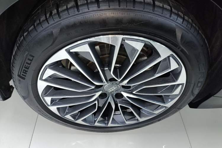 Used Audi A6L New Energy 2020 55 TFSI e quattro Right Rear Wheel Hub