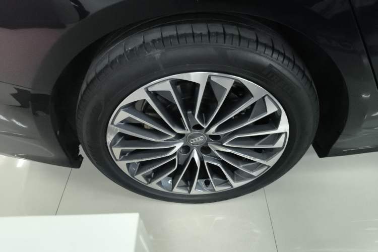 Used Audi A6L New Energy 2020 55 TFSI e quattro Right Rear Wheel Hub