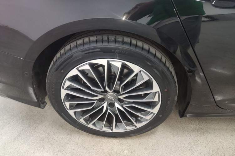 Used Audi A6L New Energy 2020 55 TFSI e quattro Right Rear Wheel Hub
