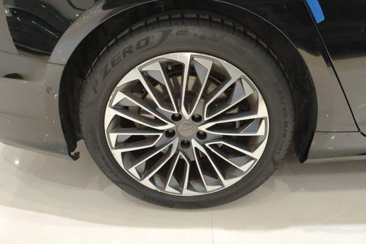 Used Audi A6L New Energy 2020 55 TFSI e quattro Right Rear Wheel Hub