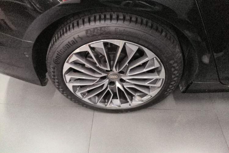 Used Audi A6L New Energy 2020 55 TFSI e quattro Right Rear Wheel Hub