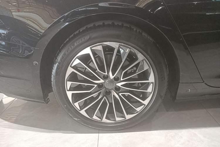 Used Audi A6L New Energy 2020 55 TFSI e quattro Right Rear Wheel Hub