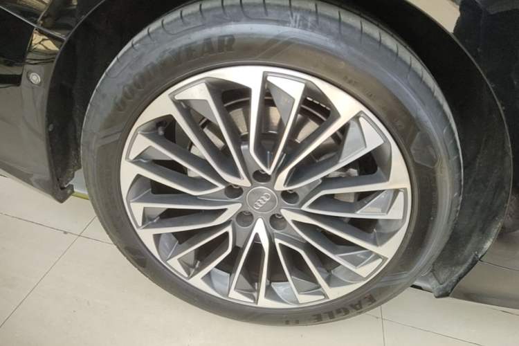 Used Audi A6L New Energy 2020 55 TFSI e quattro Right Rear Wheel Hub