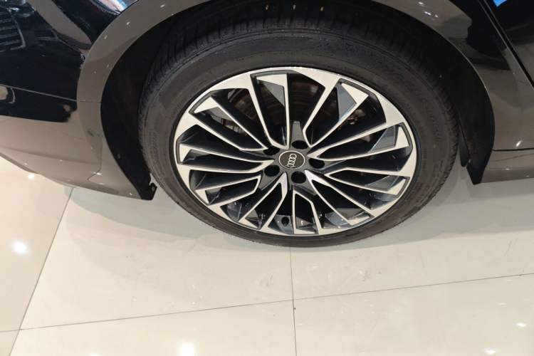 Used Audi A6L New Energy 2020 55 TFSI e quattro Right Rear Wheel Hub