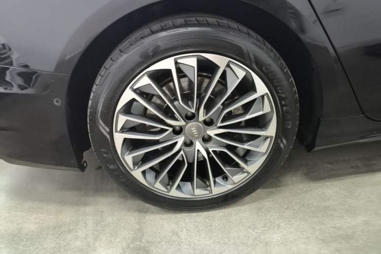 Used Audi A6L New Energy 2020 55 TFSI e quattro Right Rear Wheel Hub