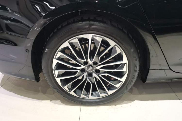 Used Audi A6L New Energy 2020 55 TFSI e quattro Right Rear Wheel Hub