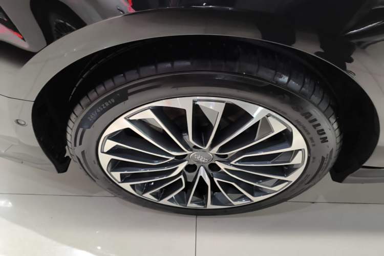 Used Audi A6L New Energy 2020 55 TFSI e quattro Right Rear Wheel Hub