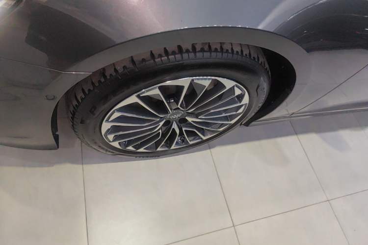Used Audi A6L New Energy 2020 55 TFSI e quattro Left Front Wheel Hub