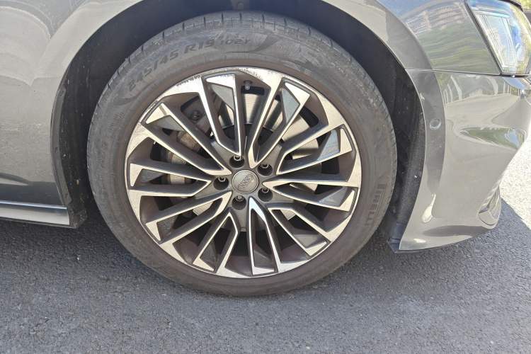 Used Audi A6L New Energy 2020 55 TFSI e quattro Right Front Wheel Hub